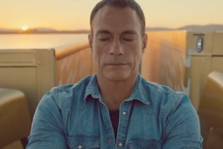 Jean-Claude Van Damme kamionos videója kicsit másképp! 