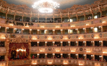 Tűz volt a velencei operaházban