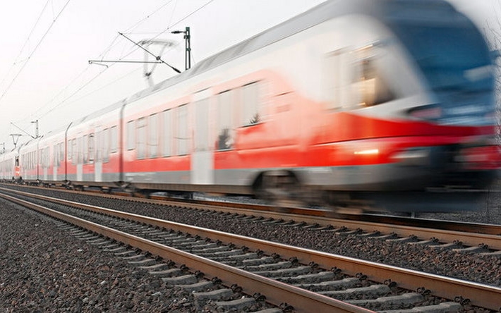 Rémisztő hír: Egymással szembe ment két vonat Miskolcon
