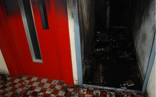 Rongált és tüzet okozott egy 21 éves férfi Győrben 