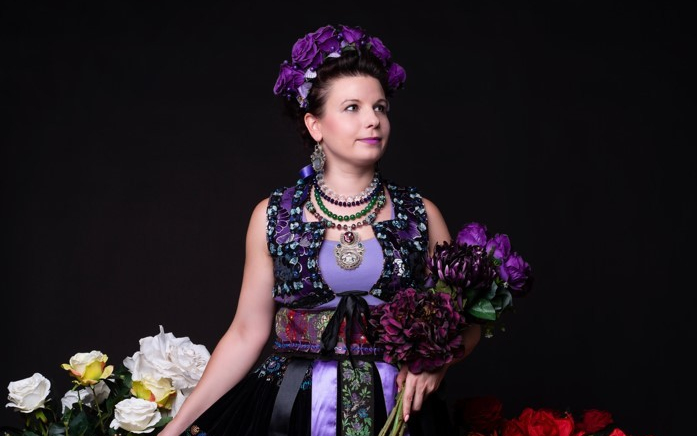 Varázslatos divatbemutatót tart az Aurora FolkGlamour