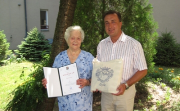  Simon Róbert Balázs alpolgármester köszöntötte Teri nénit 90. születésnapján 