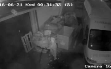 Keresik a tolvajt aki egy kisteherautóból lopott Győrben