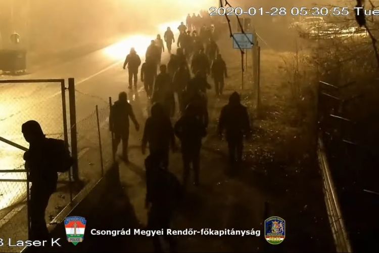 Eljárás indult a Röszkén elfogott migránsok ellen - VIDEÓVAL