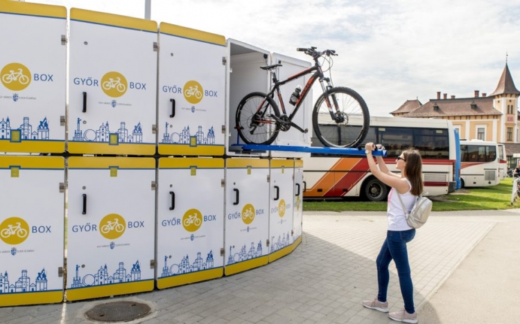 40 forintért vigyáznak a kerékpárokra Győrben