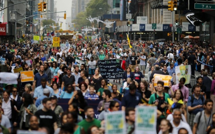 Tízezrek tiltakoztak New Yorkban a klímaváltozás ellen