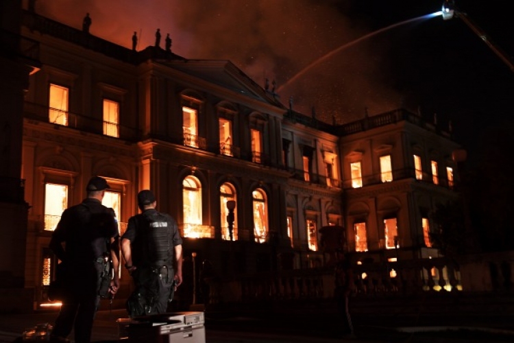 Kiégett a riói Nemzeti Múzeum
