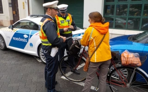 Bírság helyett tanácsod adtak a rendőrök a kerékpárosoknak