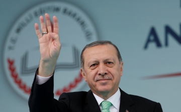 Erdogan elnök devizatartalékaik lírára váltására kérte fel a török polgárokat
