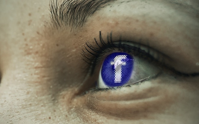 Kutakodott a Facebook a bírálói után