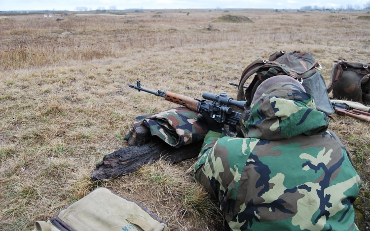 Éleslövészet a győrszentiváni katonai lőtéren
