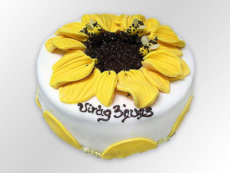 Születésnapra készített egyedi torta Születésnapra készített egyedi torta