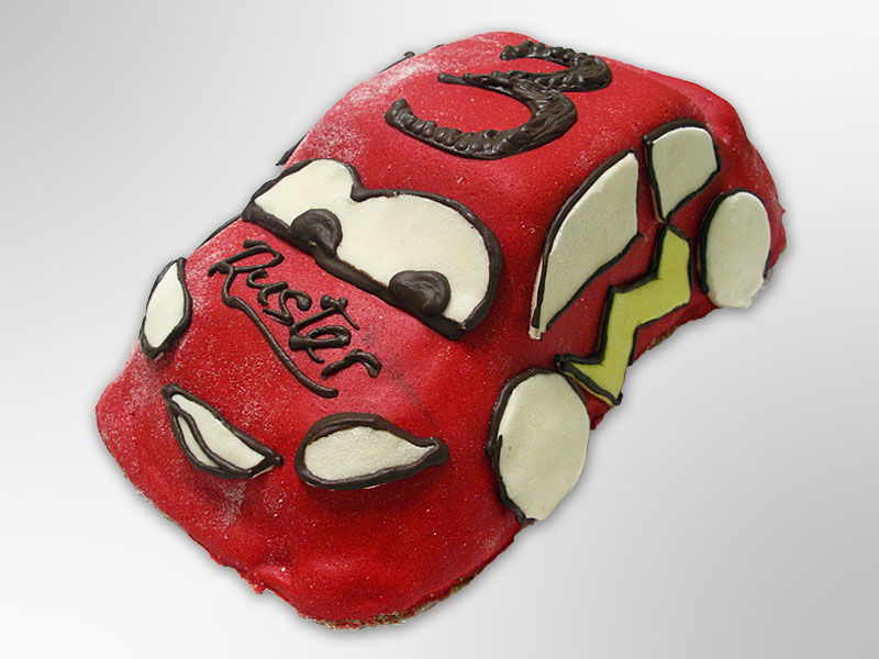 Az Erika Pékség és Cukrászat által készített autó formájú torta. Az Erika Pékség és Cukrászat által készített autó formájú torta.