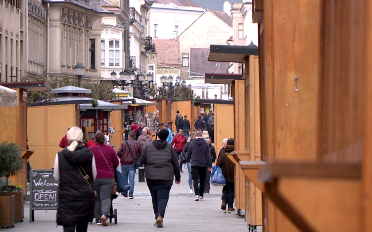 Indul az Adventi forgatag Győrben