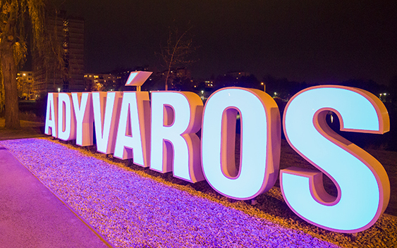 ADYVÁROS-sal is készíthetünk szelfit