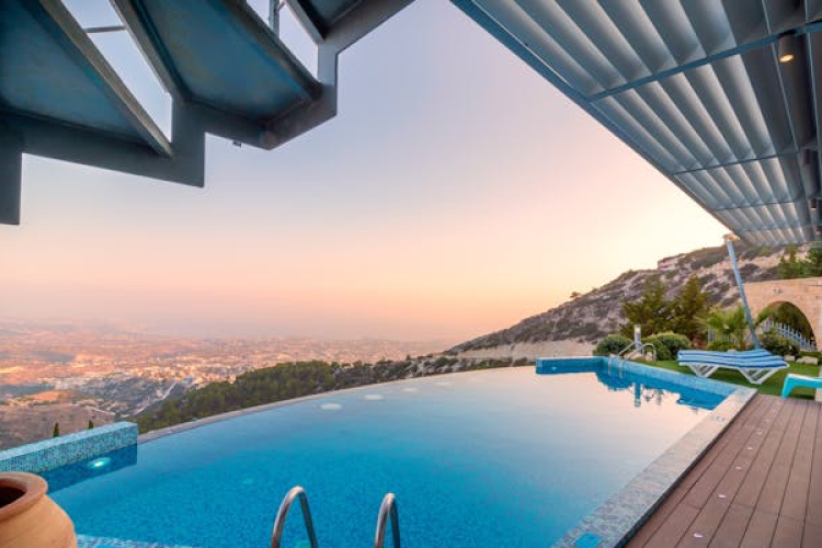 Hogyan spórolhatsz a fűtésen medencefedéssel?