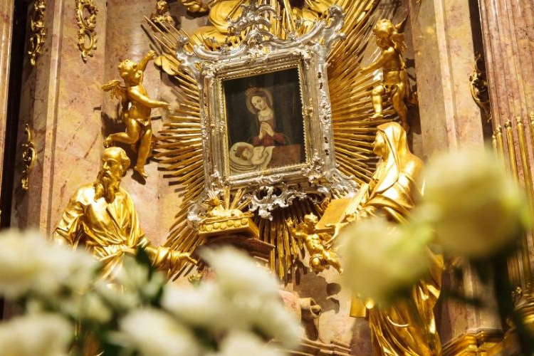 325 éve könnyezett a győri Mária-kegykép