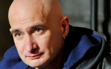 Egy szál sárga rózsával búcsúznak pénteken Cipőtől