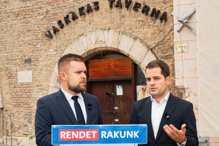 A Vaskakas Taverna visszavásárlása miatt feljelentést tett a polgármester