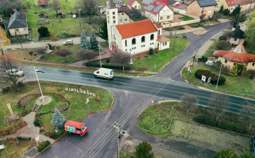 Lámpát, zebrát kap Győrújfalun a veszélyes csomópont