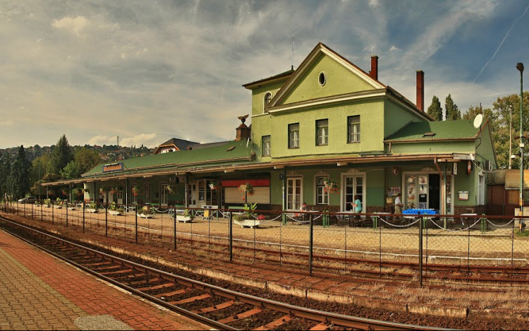 Nyolc vasútállomást újítanának fel a Balatonnál