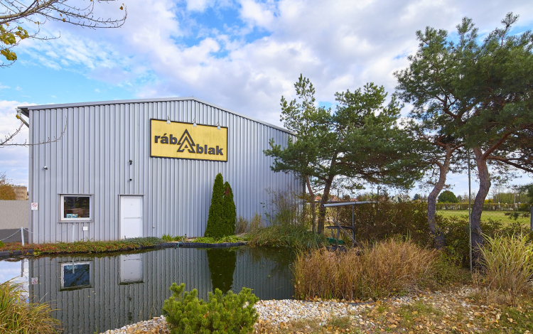 Rábaablak’ 93 Kft- Hosszútávú értékek a fa nyílászárók világában!