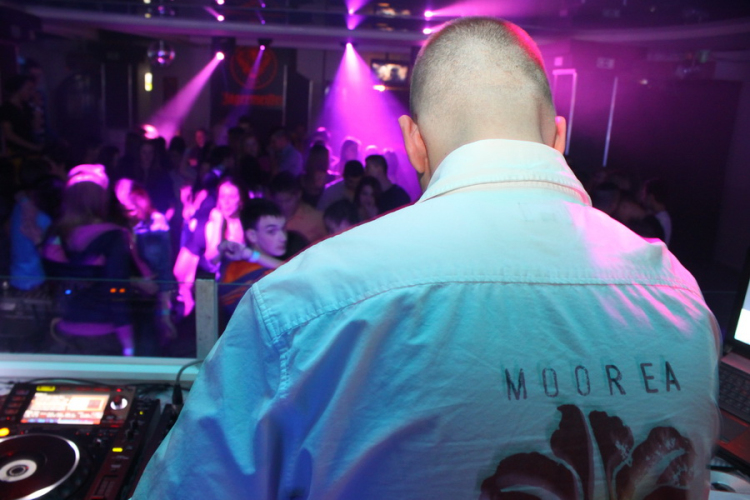 Peaches and Crem - Club Neo