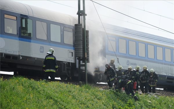  Kigyulladt egy Keleti pályaudvarra tartó  vonat büfékocsija