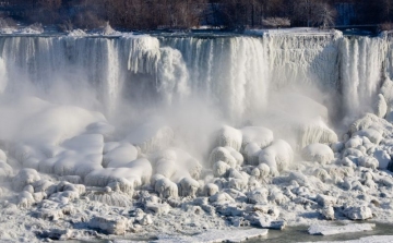 A nagy hidegben befagyott a Niagara amerikai fele