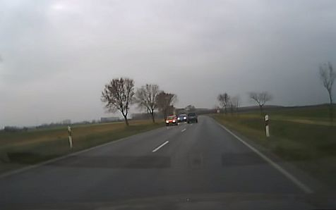 Ámokfutó randalírozott a 85-ös főúton – Videó!