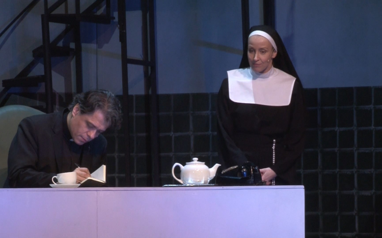 Kételkedni hív a színház