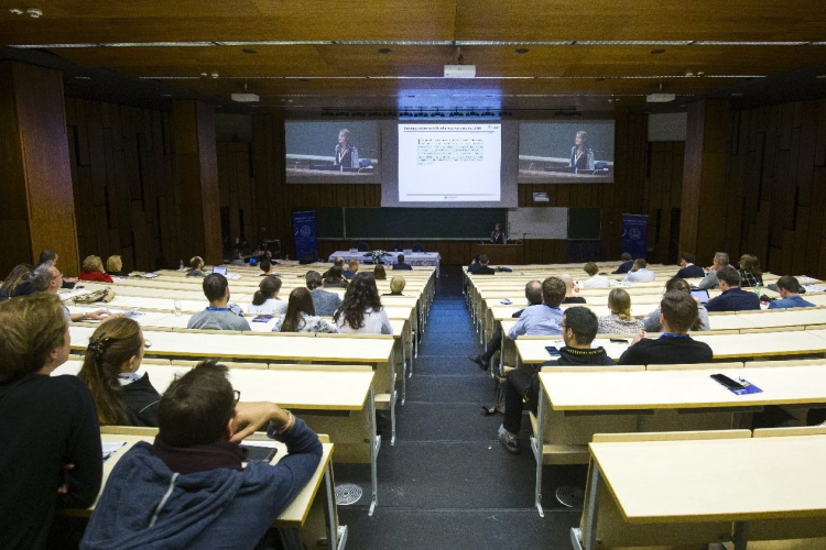 Egyre több a tananyag és az elvárás az egyetemeken – Tényleg túl vannak tehelve az egyetemisták? 