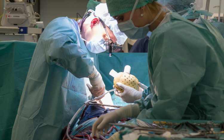 Teljes műszív egy cseh férfinek