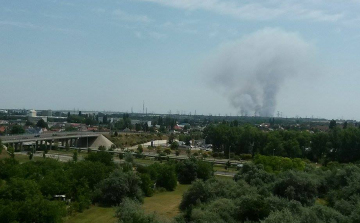 Hatalmas lángok Győr és Bőny között százhektáros gabonatábla lángol