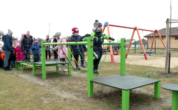 Új eszközök a legfiatalabb játszótéren