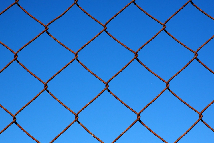 Illegális bevándorlókat akartak külföldre juttatni