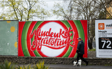 Győrben plakátokkal szembesít egy civil csapat, hova navigált minket a politika