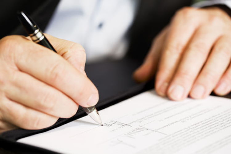 Halott ember adatait használták fel