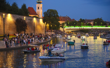 A folyók ünnepe: újra megrendezik a II. Lampionos Hajós Felvonulást Győrben