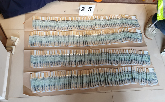 Szolnoki pénzmosodára csapott le a TEK,  több százmilliót költhettek