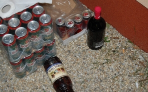 Ablakon át loptak a büféből