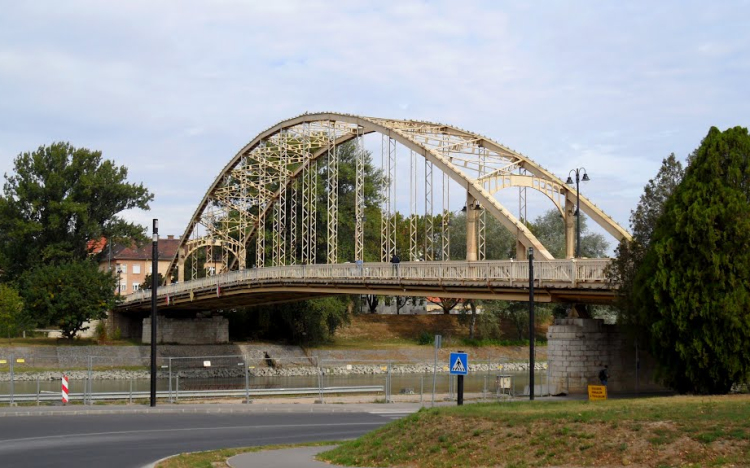 Lezárták a Kossuth híd alatti parkolót