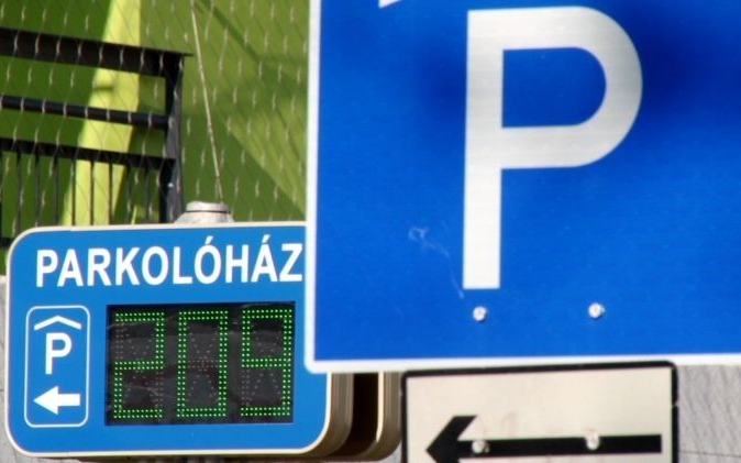 Karácsony – Így alakul a parkolás, a piacok és temetők nyitvatartása