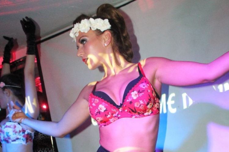 2016.11.26.Mamma Mia Video Disco Dj:Hubik Fotók:árpika