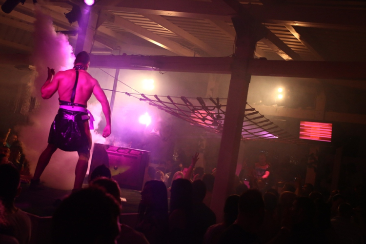 Club Mundo -  House Classic w/ Sterbinszky   Newl 2013.06.15. (szombat)