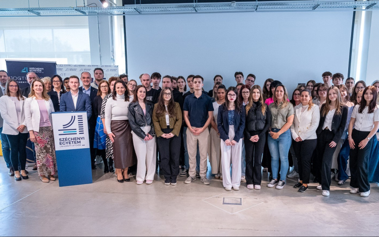 Ötvennégyen máris közelebb kerültek a joghoz