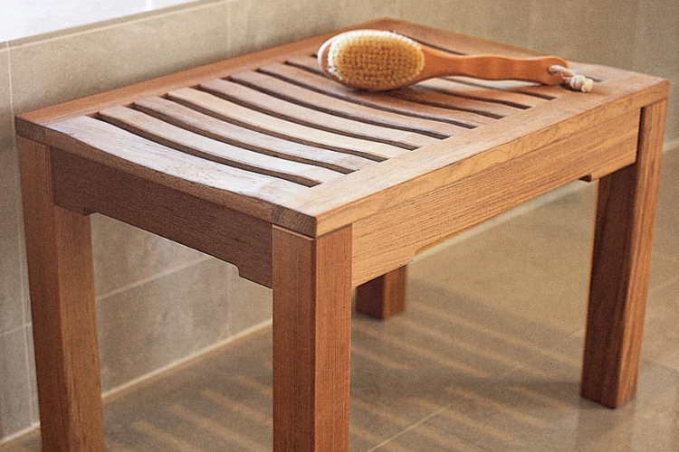 Kínos mentés: zuhanyzószékbe szorult a heréje