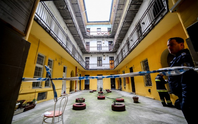 Megfulladt a saját lakásában egy mozgáskorlátozott, idős hölgy