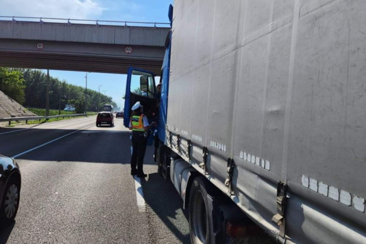 Kamionokat és teherautókat ellenőriznek Győr belvárosában