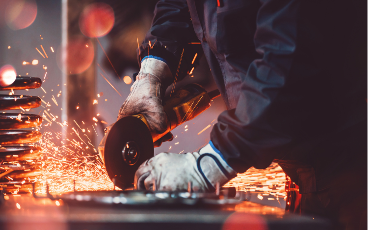 Biztonságos munkaruha: Mitől véd meg és hogyan válassz jól?